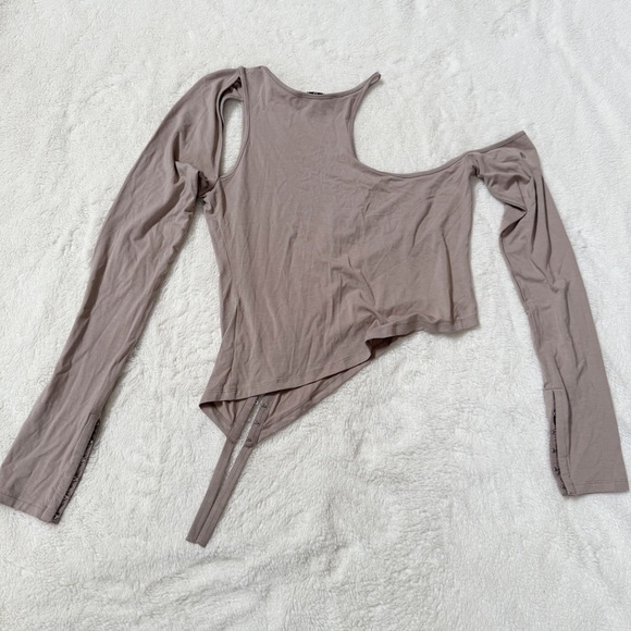 I.AM.GIA Garnet Top Asymmetrical Hook & Eye Cold Shoulder Taupe Size Large - Picture 5 of 6